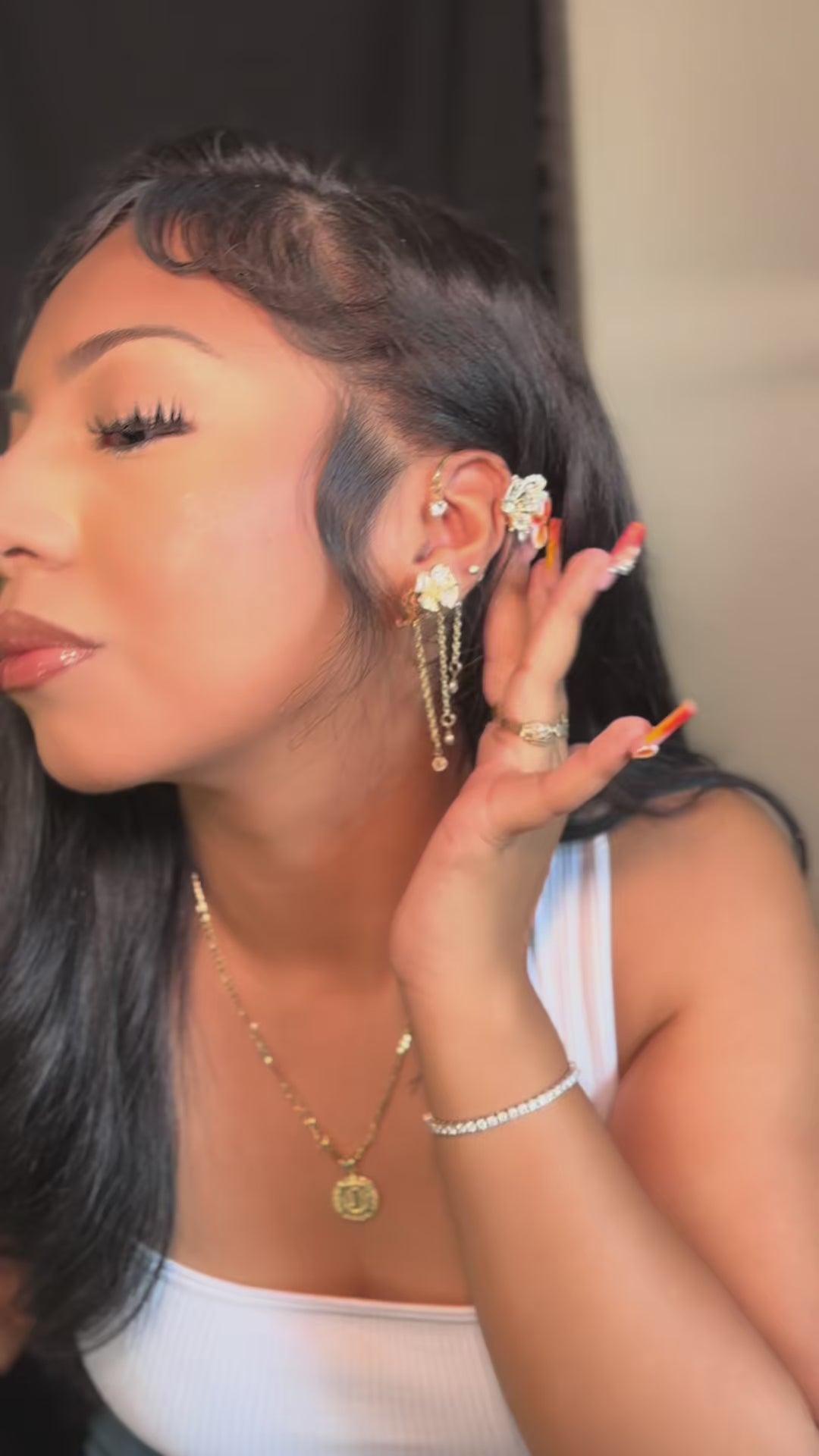 Boucles d'Oreilles Papillon Éclatantes™ video